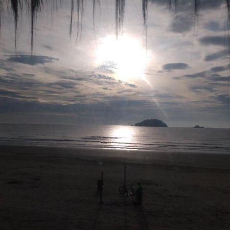 Suites Pe Na Areia Peruíbe エクステリア 写真